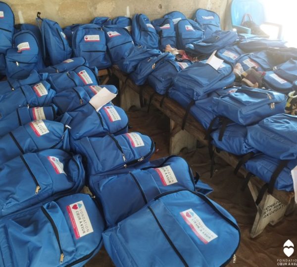 Don de kits scolaires